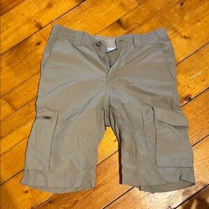 Columbia Tan Cargo Shorts with Classic Design